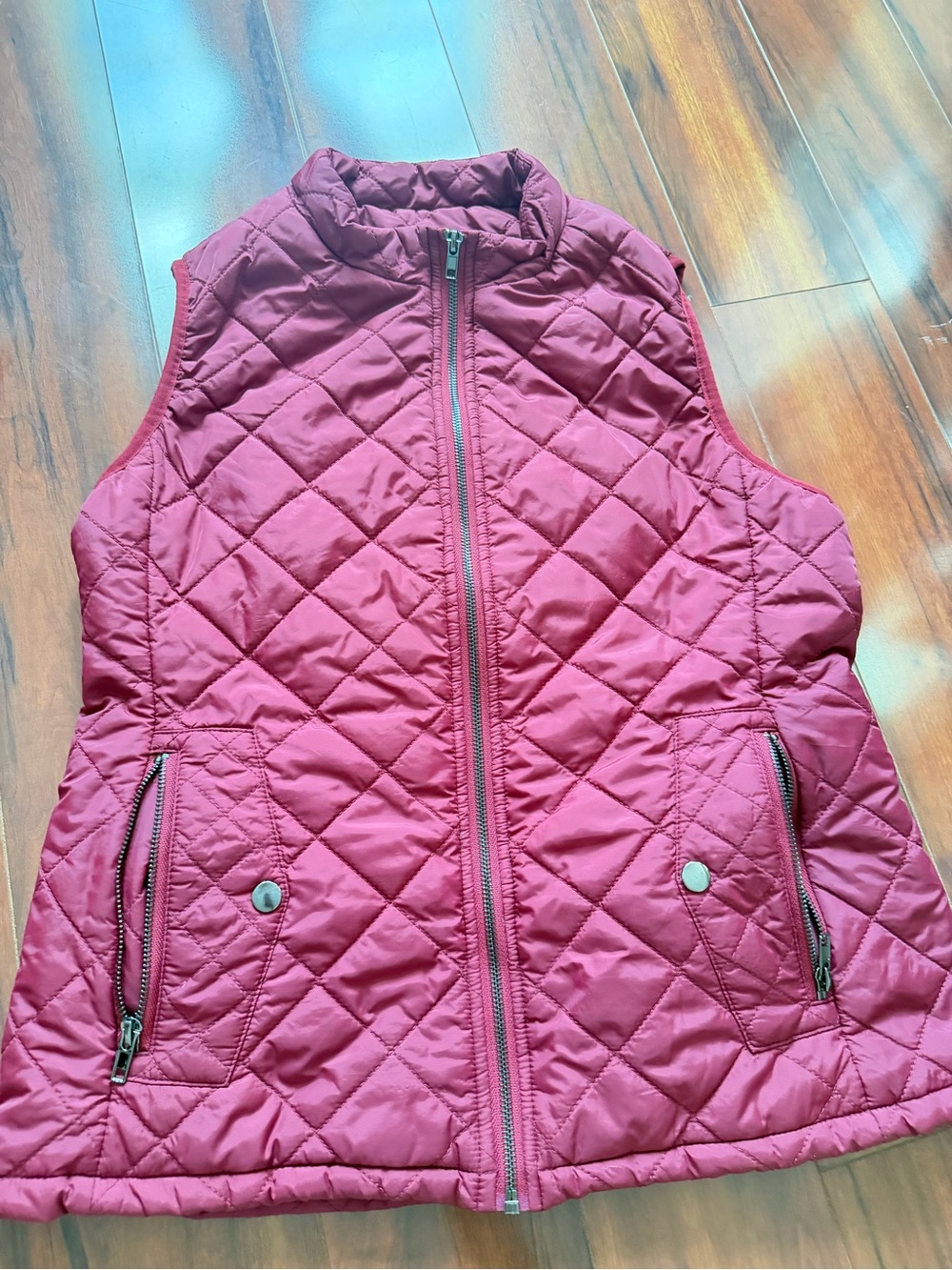 Women' Quilted Burgundy Puffer Vest - Lightweight Layer